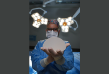 Gilberson Wanderley Silva ressalta que, quando bem indicada, a cirurgia plástica pode contribuir significativamente para a autoestima e saúde mental dos pacientes.