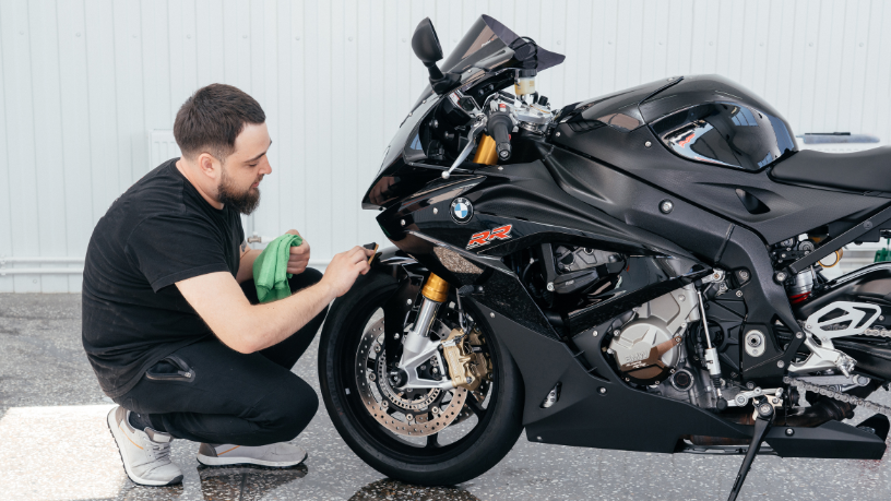 Teciomar Abila apresenta as motos mais potentes do mundo, unindo inovação e velocidade extrema.