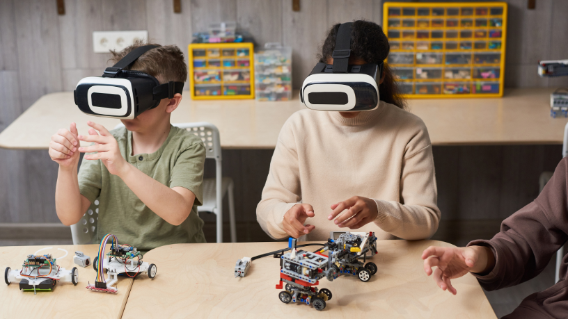 Como mostra Sérgio Bento De Araújo, a robótica nas feiras educacionais fortalece a aprendizagem por projetos ao transformar teoria em experiência prática na escola.